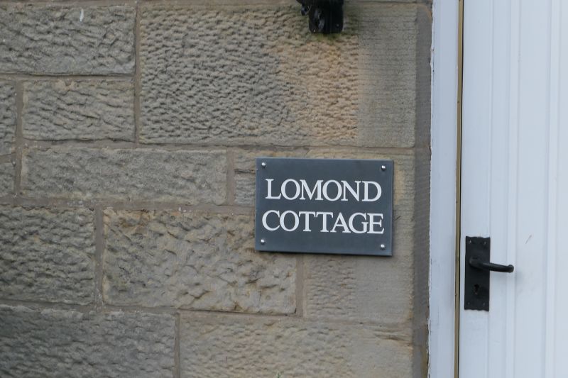 File:Lomond Cottage 3.JPG